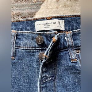 Abercrombie & Fitch Mom High Rise Jeans (extra short)